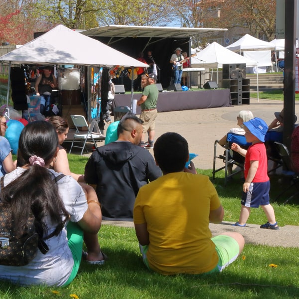 can i rent additional amenities such as sinks or hand sanitizing stations with the event porta potties